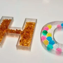Alfabeto letras mayúsculas rellenables translúcidas 7 cm (27) - Sumando Momentos