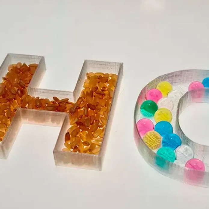 Alfabeto letras mayúsculas rellenables translúcidas 7 cm (27) - Sumando Momentos