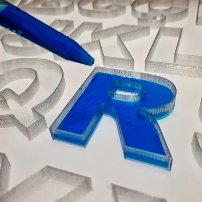 Alfabeto letras mayúsculas rellenables translúcidas 7 cm (27) - Sumando Momentos