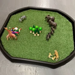 Alfombra de césped artificial para bandeja sensorial Mundo Activo - Tuff Tray