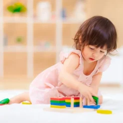 Apilable de madera con 4 formas geométricas - PlanToys
