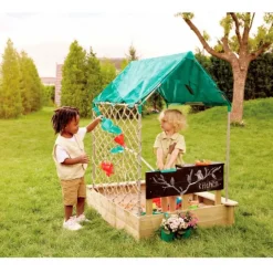 Arenero de madera con cabaña y accesorios - Hape