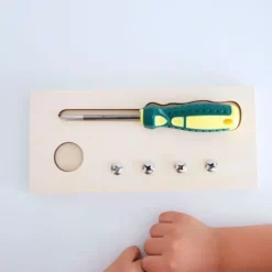 Base madera con destornillador y tornillos - Montessori