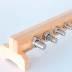 Base madera con tuercas y tornillos - Montessori