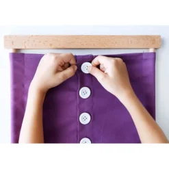 Bastidor de madera con botones grandes - Montessori