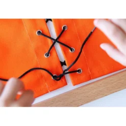 Bastidor de madera con cordones - Montessori