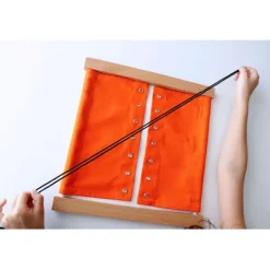 Bastidor de madera con cordones - Montessori