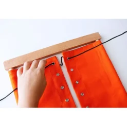 Bastidor de madera con cordones - Montessori