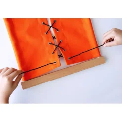 Bastidor de madera con cordones - Montessori