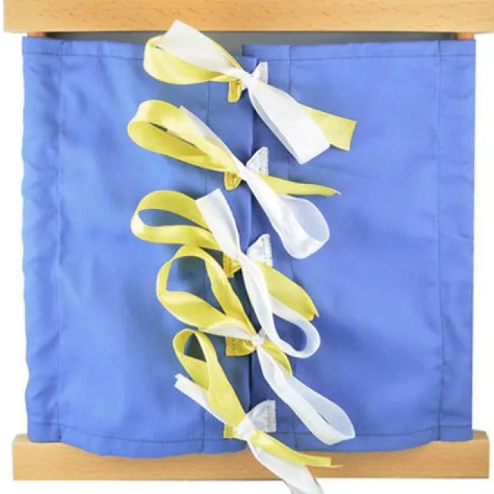 Bastidor de madera con lazos - Montessori