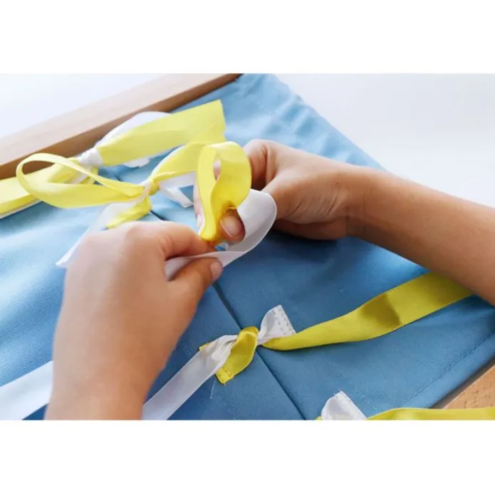 Bastidor de madera con lazos - Montessori