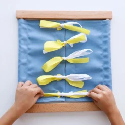Bastidor de madera con lazos - Montessori