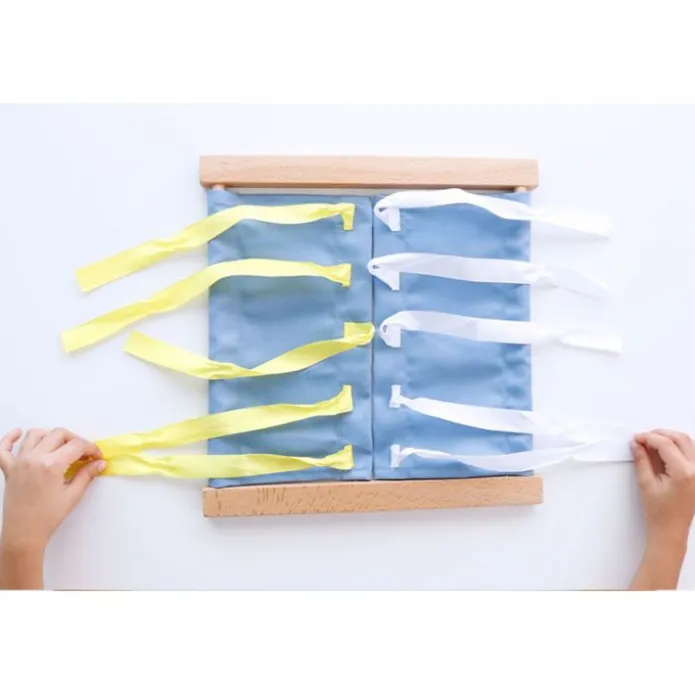 Bastidor de madera con lazos - Montessori