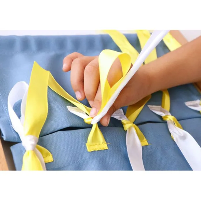 Bastidor de madera con lazos - Montessori