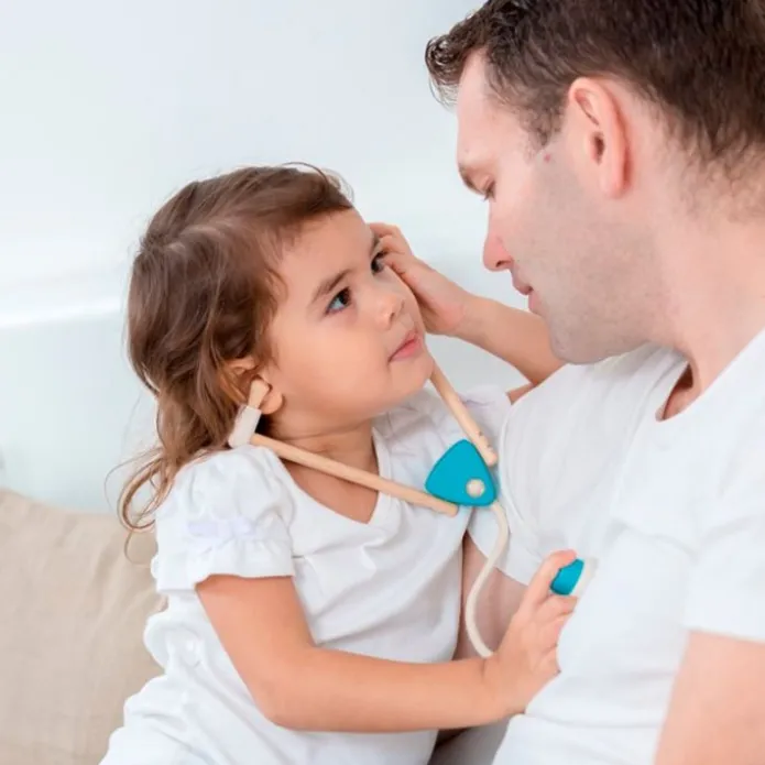 Bolso-maletín médico con accesorios de madera - PlanToys