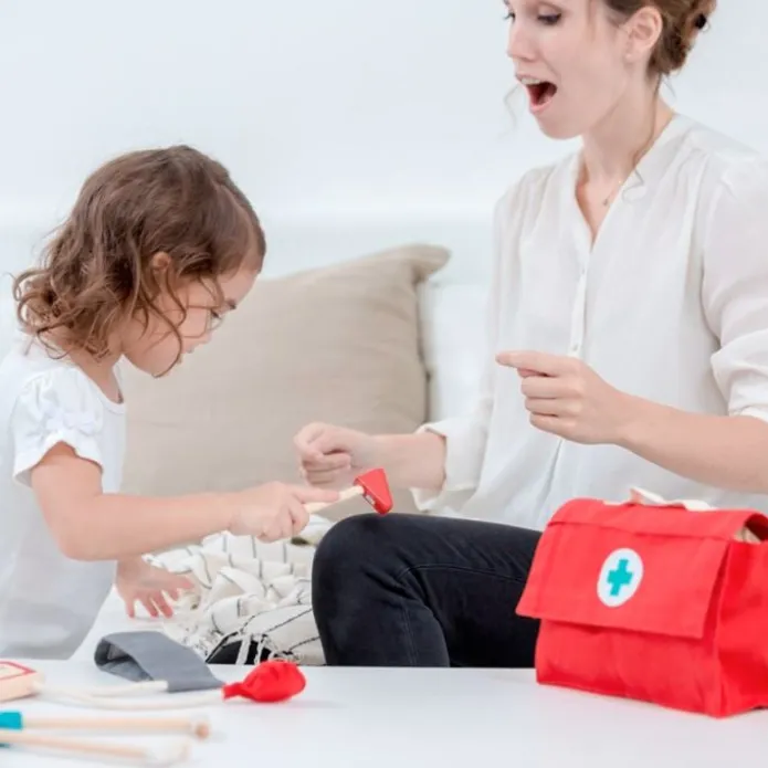 Bolso-maletín médico con accesorios de madera - PlanToys