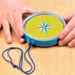 Brújula grande con cuerda para colgar - Commotion Distribution