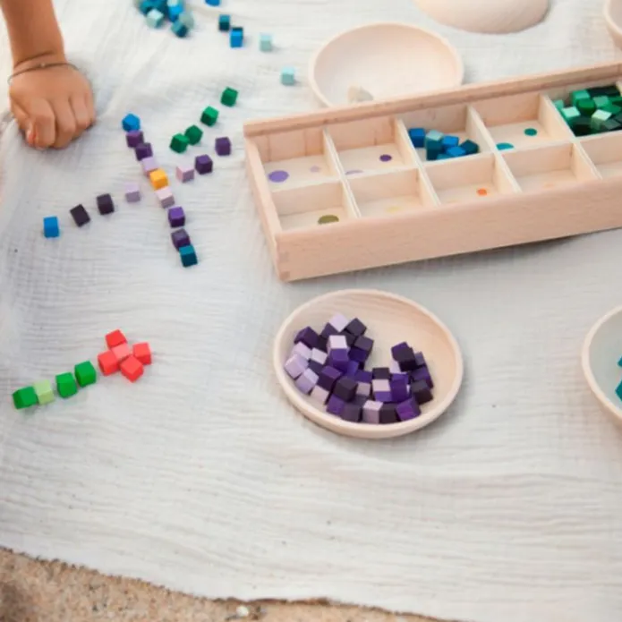 Caja de clasificación cubos colores Mis&Match (400) - Grapat