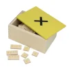 Caja de madera pequeña con operaciones para multiplicar - Montessori