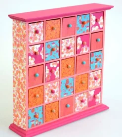 Cajonera de madera con 25 cajones pequeños - Artemio