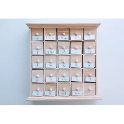 Cajonera de madera con 25 cajones pequeños - Artemio