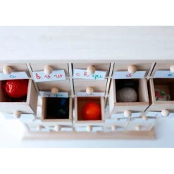 Cajonera de madera con 25 cajones pequeños - Artemio