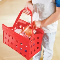 Carrito cesta de la compra de madera con alimentos - Hape