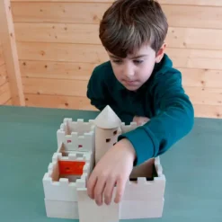 Castillo de madera con ventanas translúcidas 19 piezas - Andreu Toys
