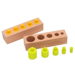 Cilindros de colores con botón Montessori (24) - Edukalu