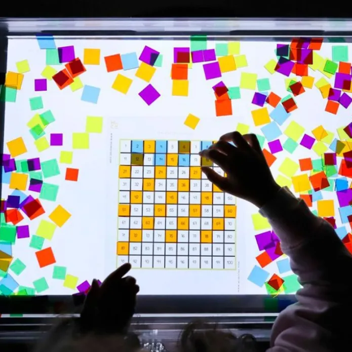 Cuadrados de colores translúcidos de 2 tamaños (300) - EDX Education