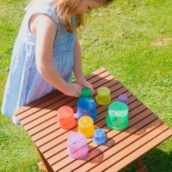 Cubos apilables con orificios para agua de colores translúcidos (9) - TickiT
