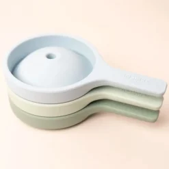 Embudos de silicona plegables verde y azul para bandeja Play Tray (3) - Inspire My Play