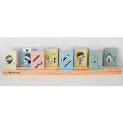 Expositor de madera para tarjetas y cartas - La Tribu Encaja