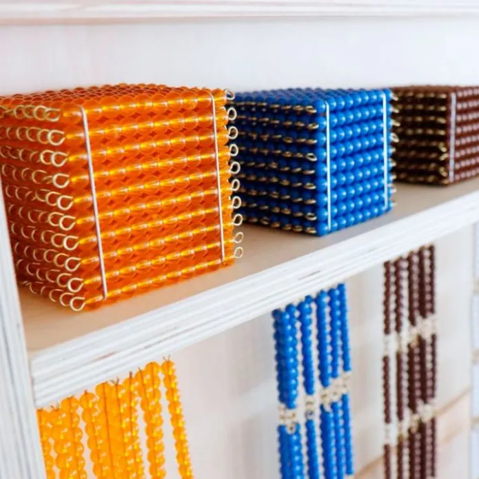 Gabinete de madera con material completo de perlas - Montessori