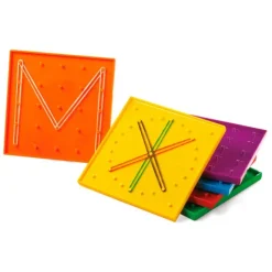 Geoplano círculo cuadrado 15x15 cm con gomas elásticas - Henbea