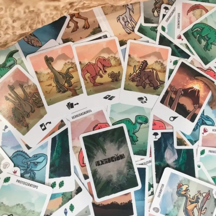 Juego de cartas ¡Extinción! - Gnomo Saurus