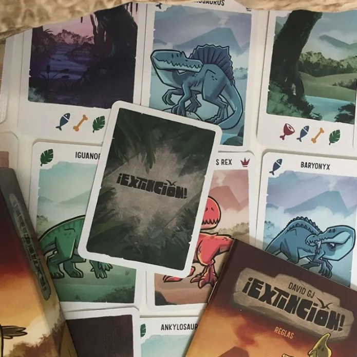 Juego de cartas ¡Extinción! - Gnomo Saurus