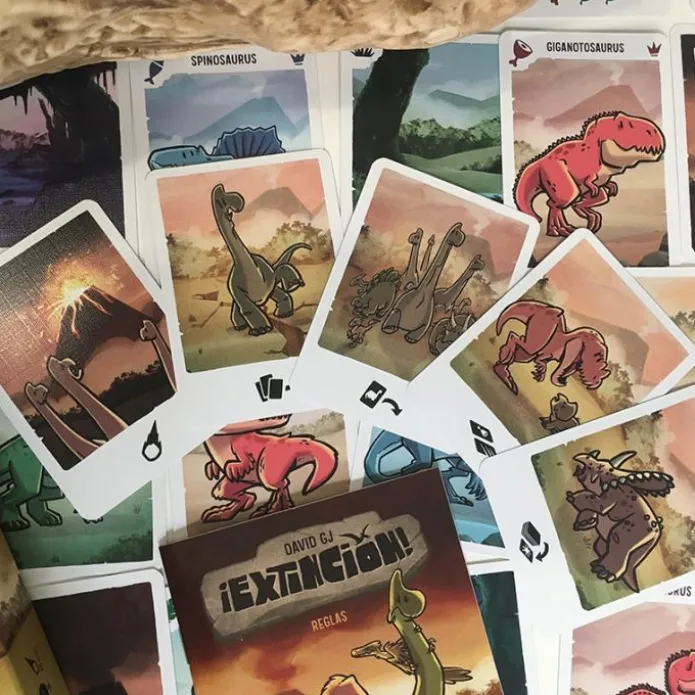 Juego de cartas ¡Extinción! - Gnomo Saurus