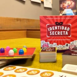 Juego de lógica Identidad Secreta mini - Tranjis Games