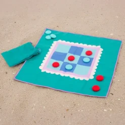 Juego de playa 2 en 1: parchís y 3 en raya - Quut