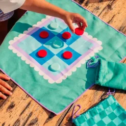 Juego de playa 2 en 1: parchís y 3 en raya - Quut
