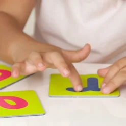 Juego sensorial: Tacto fichas letras y signos - Akros