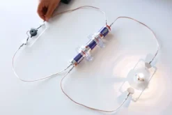 Kit de electricidad con conexiones magnéticas - Commotion Distribution