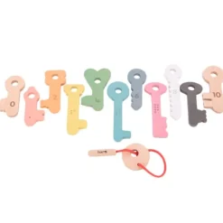 Llaves de madera para enhebrar y contar (12) - TickiT