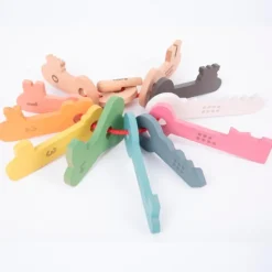 Llaves de madera para enhebrar y contar (12) - TickiT