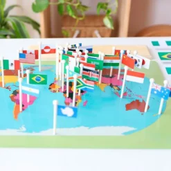 Mapa del mundo de madera con banderas - Montessori