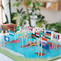 Mapa del mundo de madera con banderas - Montessori