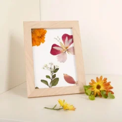 Marco de madera para flores prensadas - Huckleberry Kikkerland