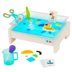 Mesa de luz con bandeja sensorial y 79 accesorios - Battat Education