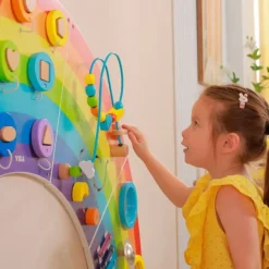 Panel de pared arcoíris con actividades - Viga